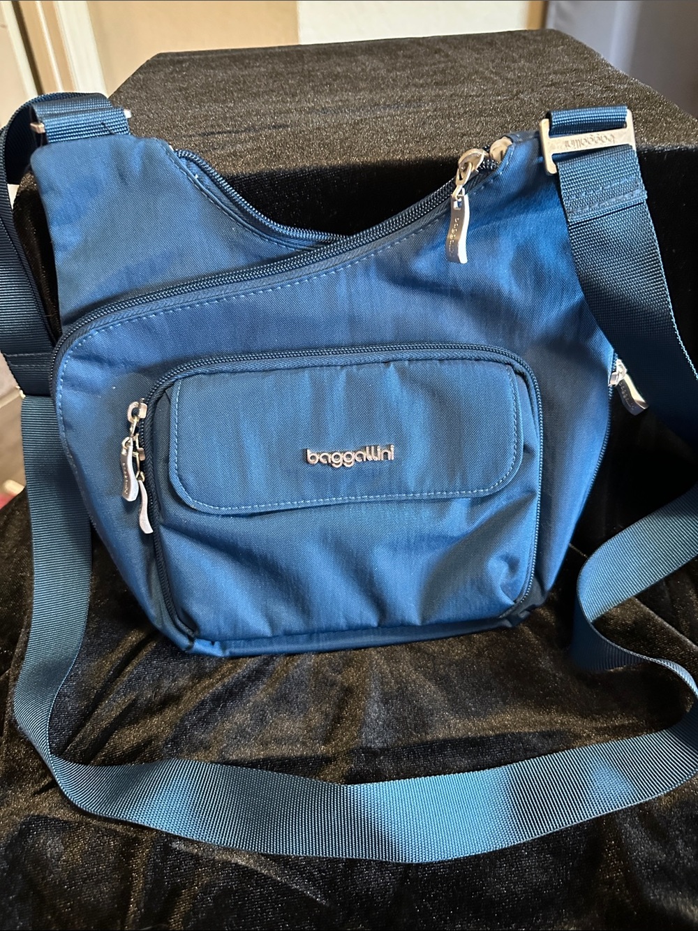 Baggallini Teal-Blue Messenger Crossbody Bag for women. Nylon.
